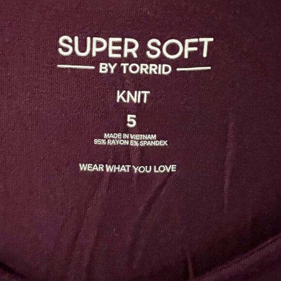 Size 5(5X) - Torrid - Super Soft Maroon Short Sleeve Pullover w/Button Design - Picture 2 of 6